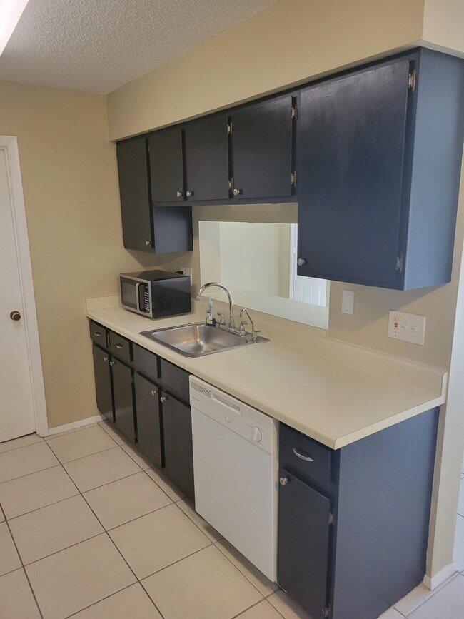 Building Photo - 3904 NW Cinnamon Tree Cir