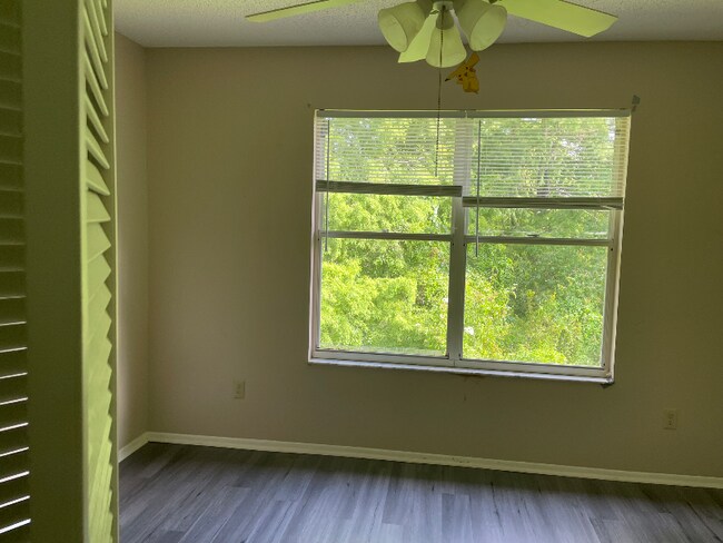 Building Photo - 2208 Northlake Dr