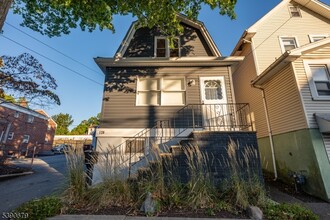 Building Photo - 120 Bloomfield Ave