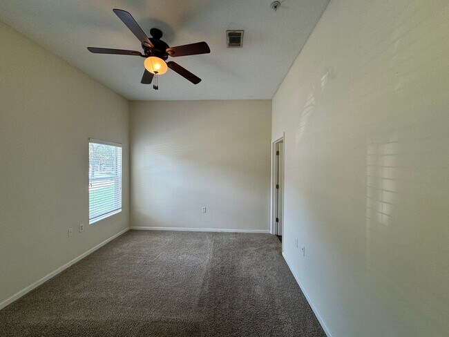 Building Photo - Move In Special! 1/2 Off 1st Months Rent T...