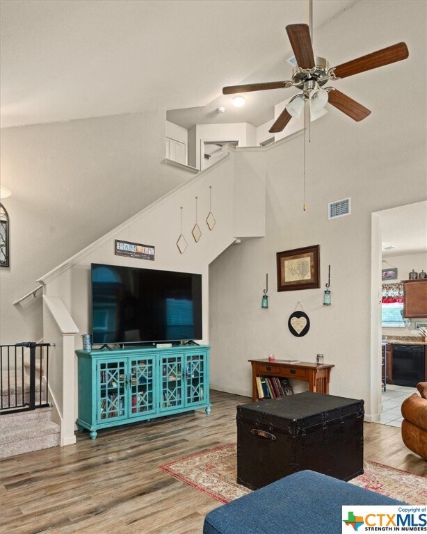 Building Photo - 114 Falcon Dr