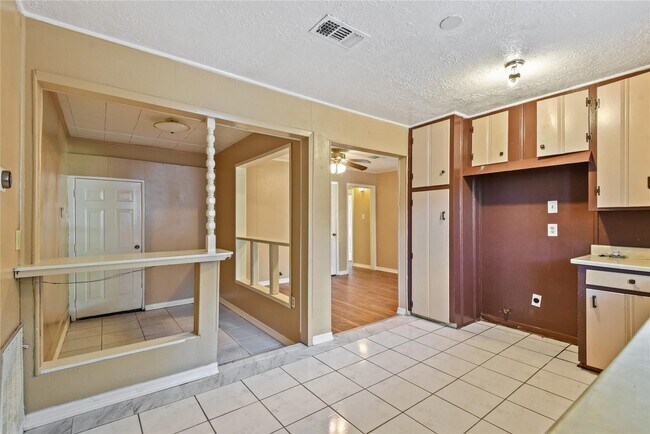 Building Photo - 2817 Lancaster Ln