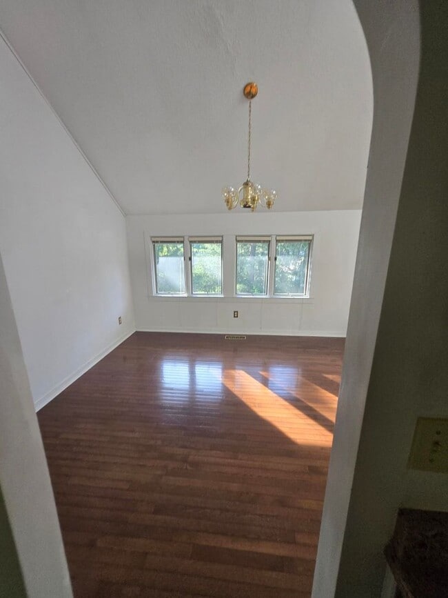Building Photo - Spacious 3-Bedroom Condo in Gated Communit...