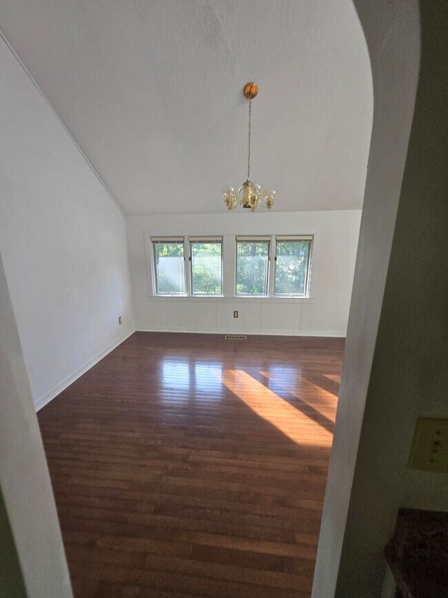 Building Photo - Spacious 3-Bedroom Condo in Gated Community – Modern Comfort & Convenience!