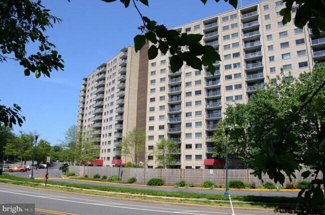 Building Photo - 2500 N Van Dorn St