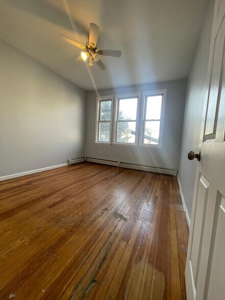 Building Photo - 424 Kennedy Blvd