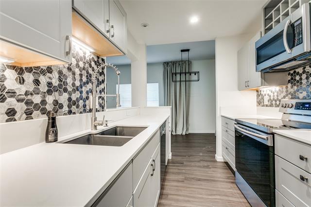 Building Photo - 8601 Park Ln