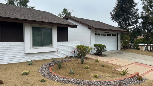 Building Photo - Charming 3-Bed, 2-Bath Home with Spacious ...