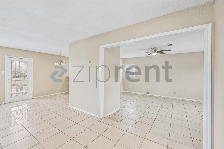 Building Photo - 6916 Shady Grove Dr