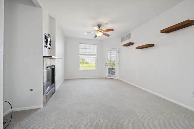 Building Photo - Updated 2 Bedroom Condo in Erie