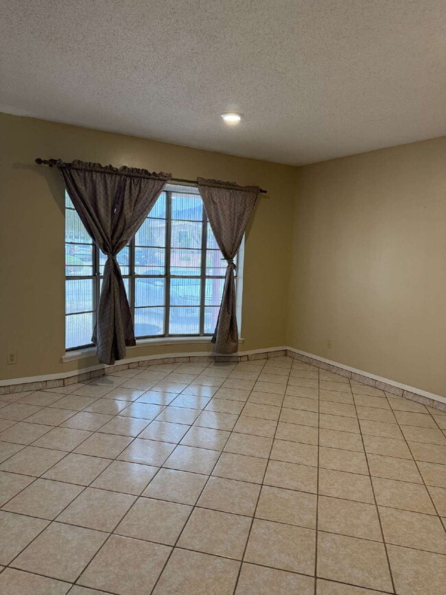 Building Photo - 220 Rio Tinto Dr