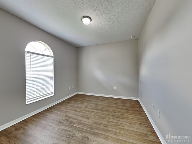 Building Photo - 36831 Queen Bee Ln