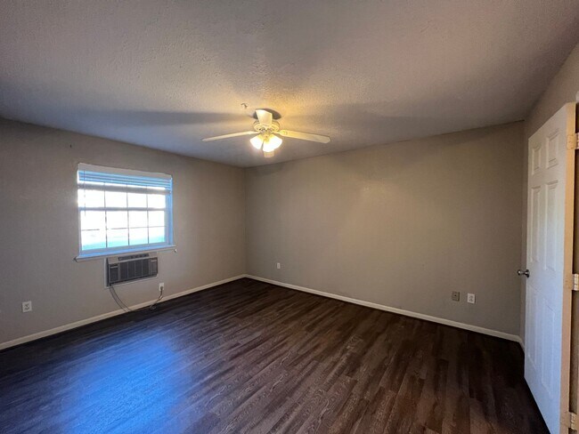 Building Photo - 160 W Rockford Dr