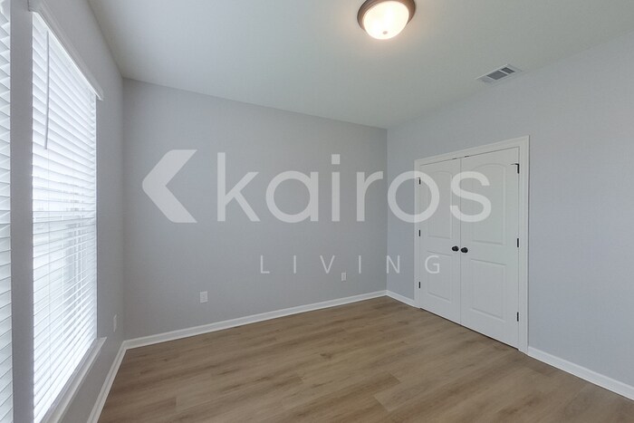 Building Photo - 201 Salvat Dr