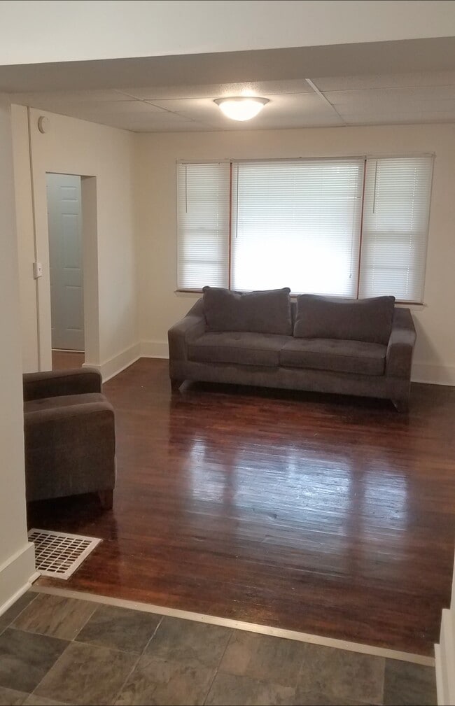 Building Photo - 324 N Jefferson St