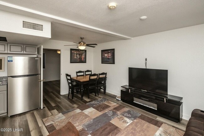Building Photo - Adorable Condo in Great Location