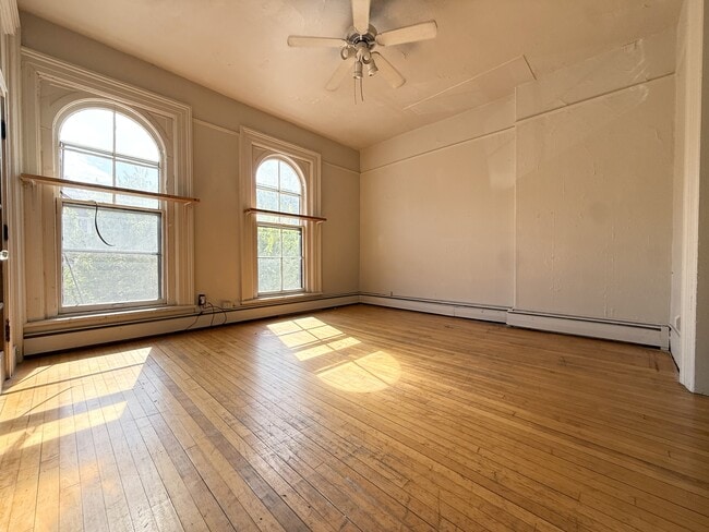 Building Photo - 215 N Pinckney St