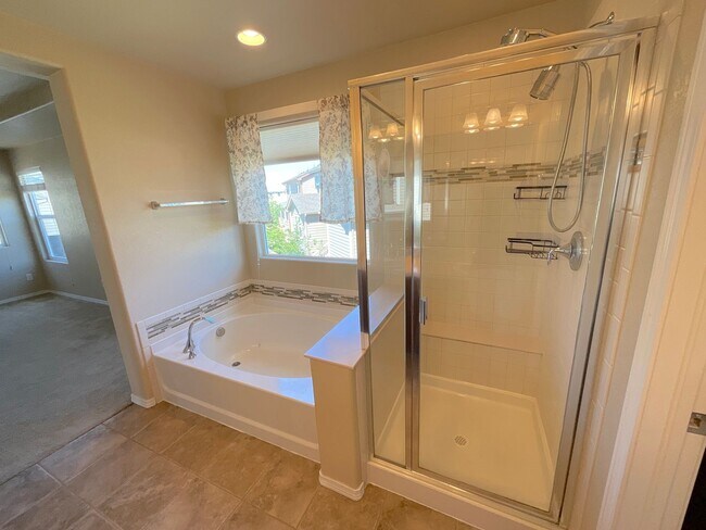 Building Photo - 4 Bedroom Home Available Near Voyager Pkwy...