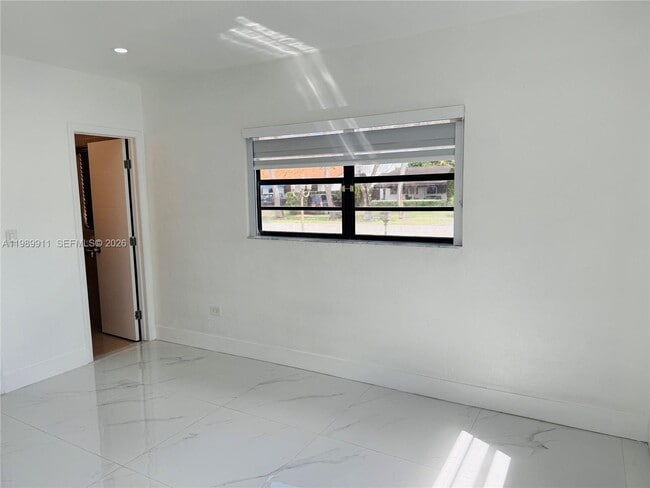 Building Photo - 706 W 40th Pl