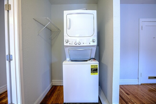 Building Photo - 7355 Lindell Blvd