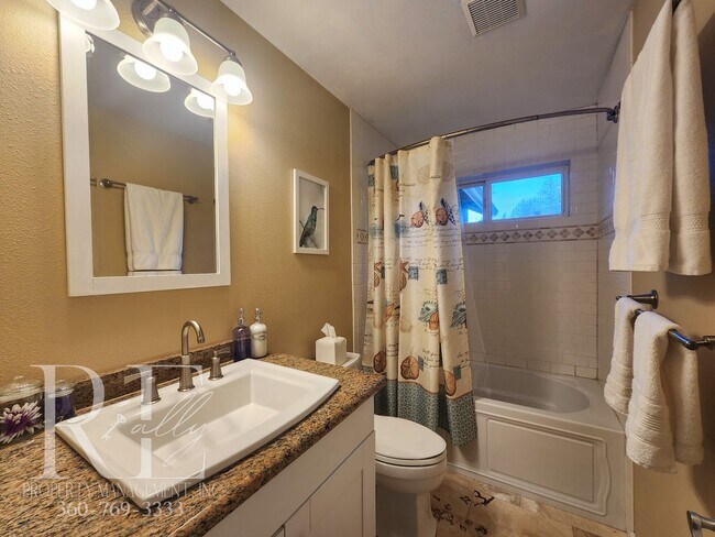 Building Photo - Fully Furnished Well Appointed Home