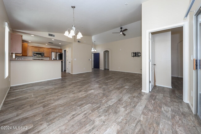 Building Photo - 10457 E Oakbrook St
