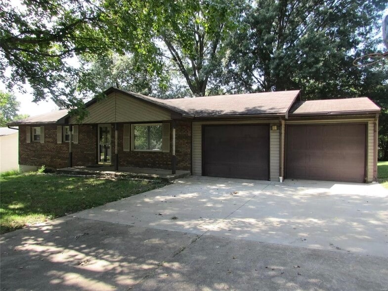 Building Photo - 205 S Forester Dr