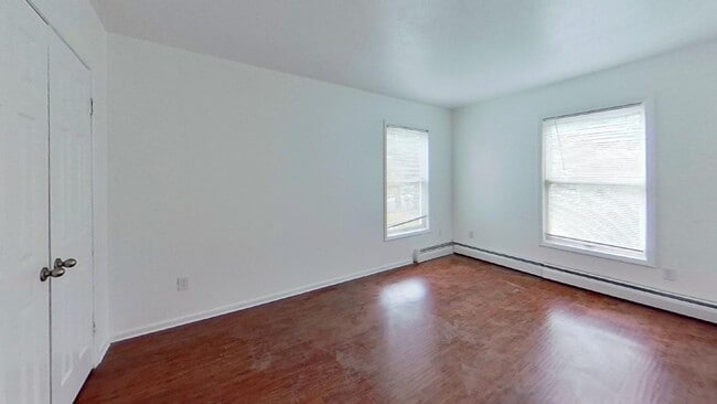Building Photo - 2-Bedroom at 72 Chesnut St., Norwalk, CT
