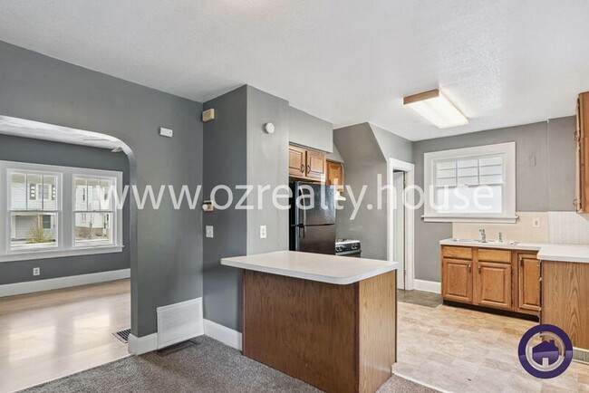 Building Photo - 1728 Loxley Rd