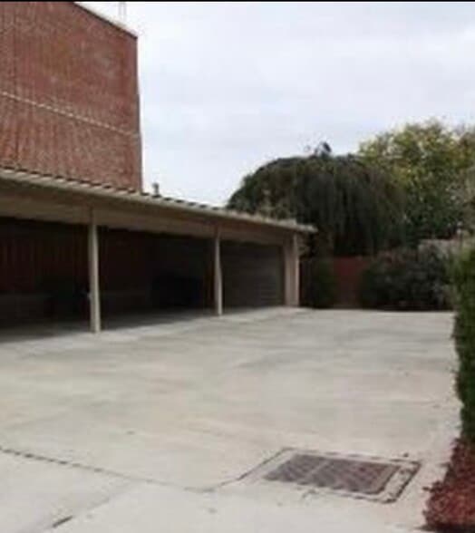 Building Photo - 744 S Front St