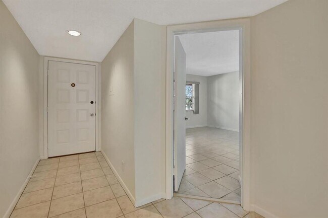 Building Photo - 1000 SW 125th Ave