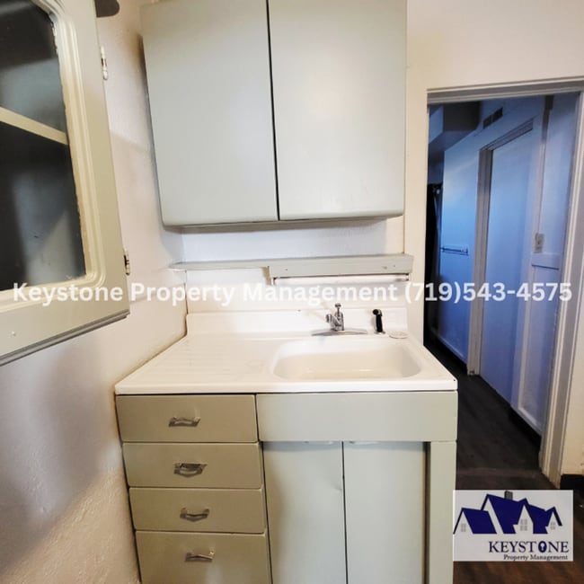 Building Photo - $350 Off 1st Month! Affordable Studio Apartment – $700/$700