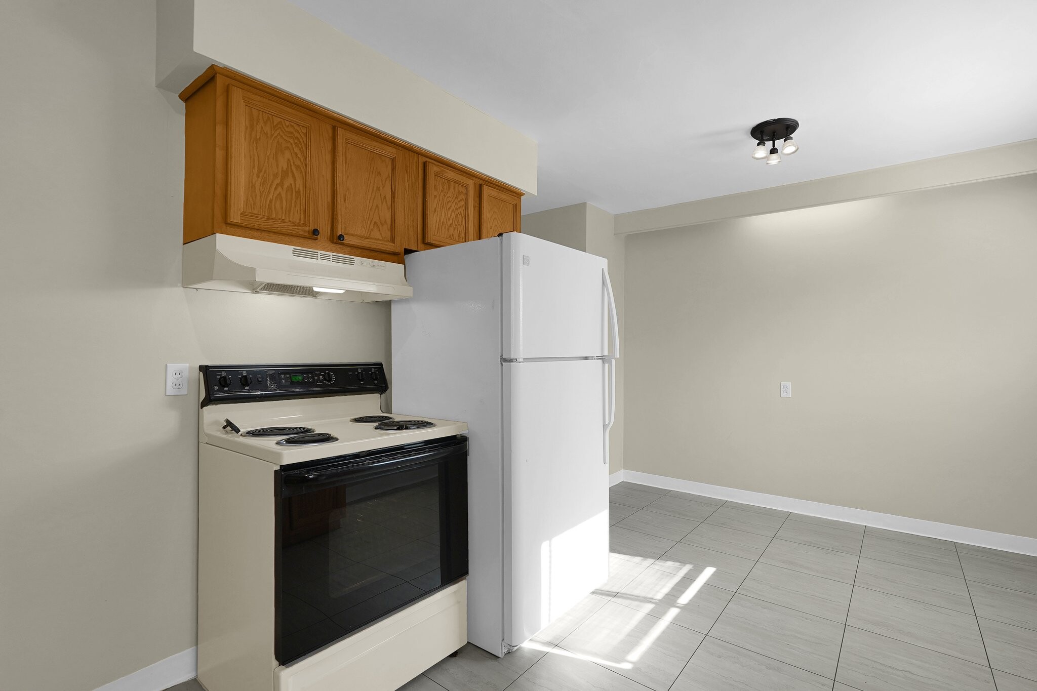Building Photo - 673 Joyful St