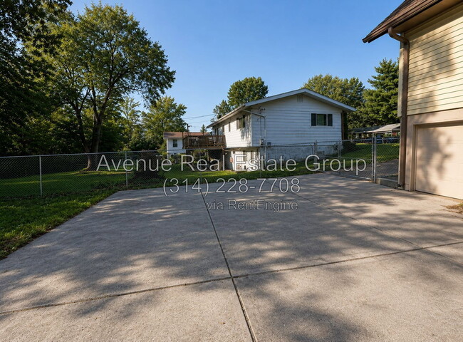 Building Photo - 808 Brookvale Terrace