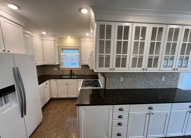 Building Photo - Charming 3-Bed Home Near Loose Park & Plaza!