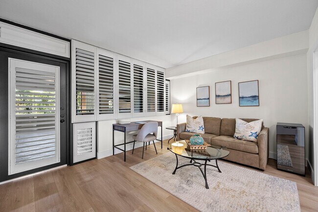 Building Photo - 6360 Pelican Bay Blvd