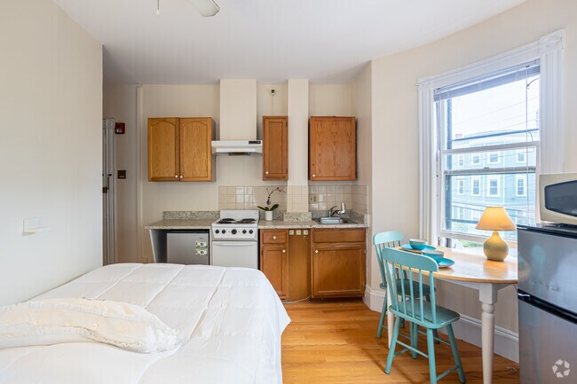 Furnished Studio - 61 Fayette Street