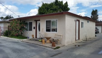 Building Photo - 1010 Wallgreen St