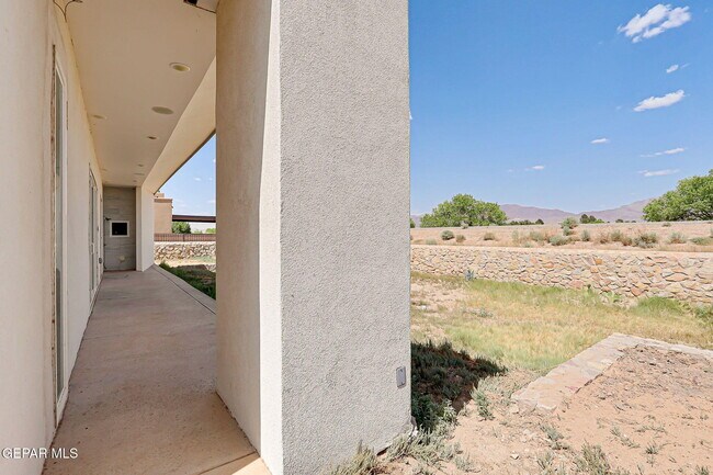 Building Photo - 5708 Valley Laurel St