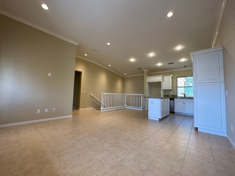 Building Photo - 133 Lamplighter