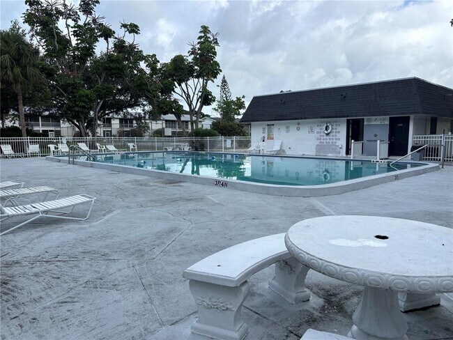 Building Photo - 4503 3rd St Cir W