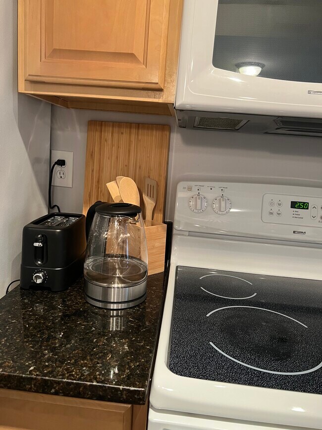 Building Photo - 5803 Royal Ridge Dr