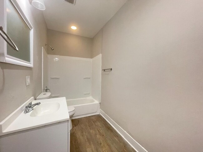 Building Photo - 2259 Loth St