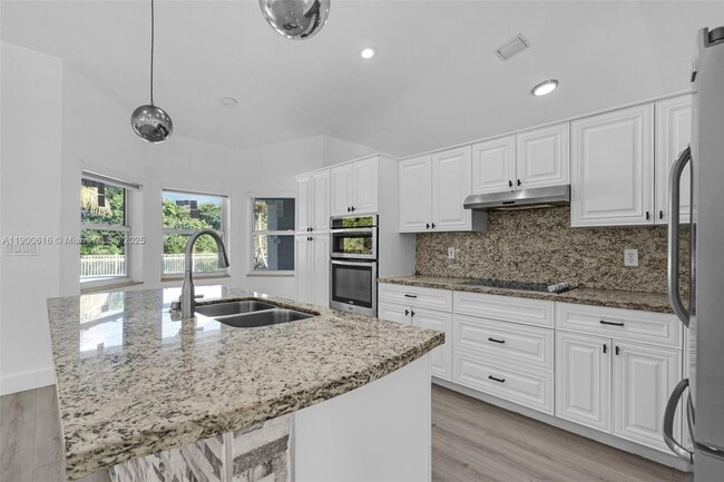 Building Photo - 425 SW 198th Terrace