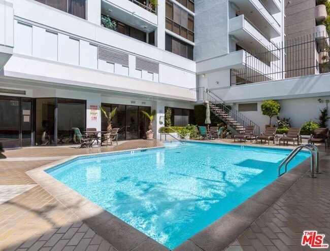 Building Photo - 10660 Wilshire Blvd