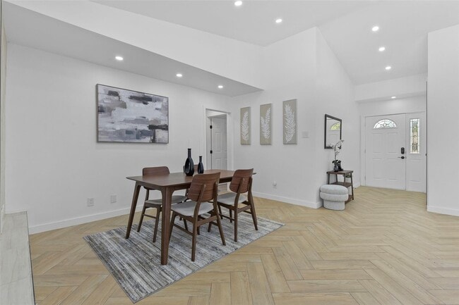 Building Photo - 3215 Whitehall Dr