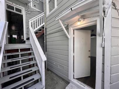 Building Photo - Bright 2BR/2BA in Russian Hill – Steps fro...