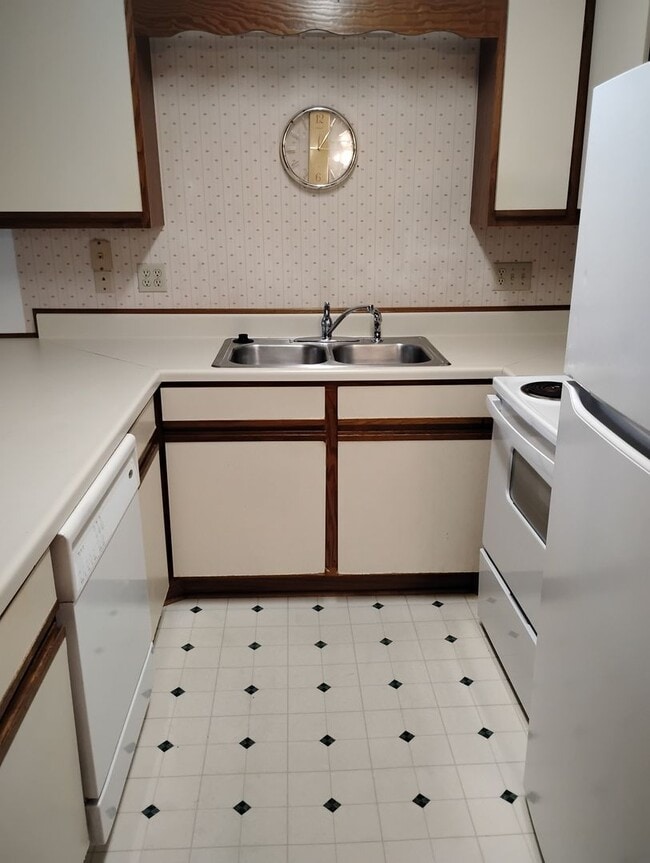 Building Photo - Unit 21F- Golf Colony