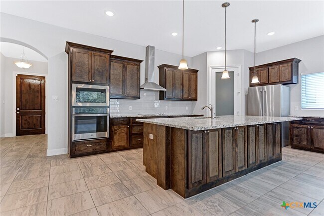 Building Photo - 620 Carriage House