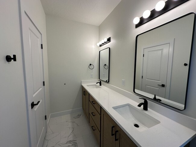 Building Photo - Brand New Townhome – Internet Included